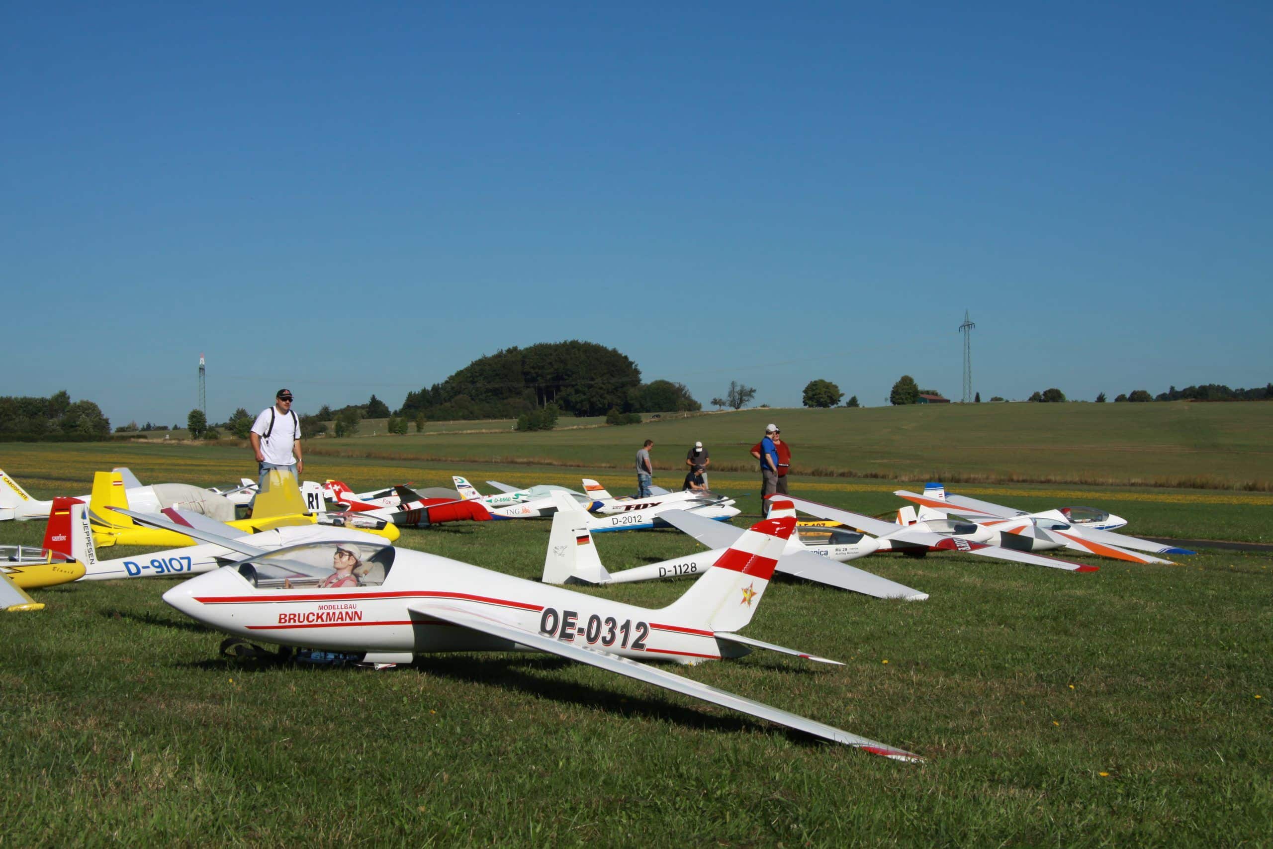 Tolle Typenvielfalt an der flightline scaled