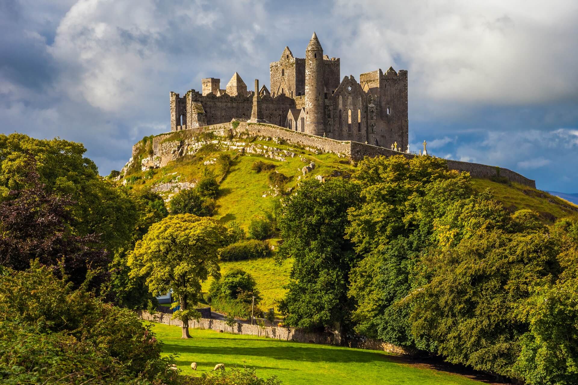 Rock-of-Cashel.-shutterstock_752354146 Rock of Cashel. shutterstock 752354146