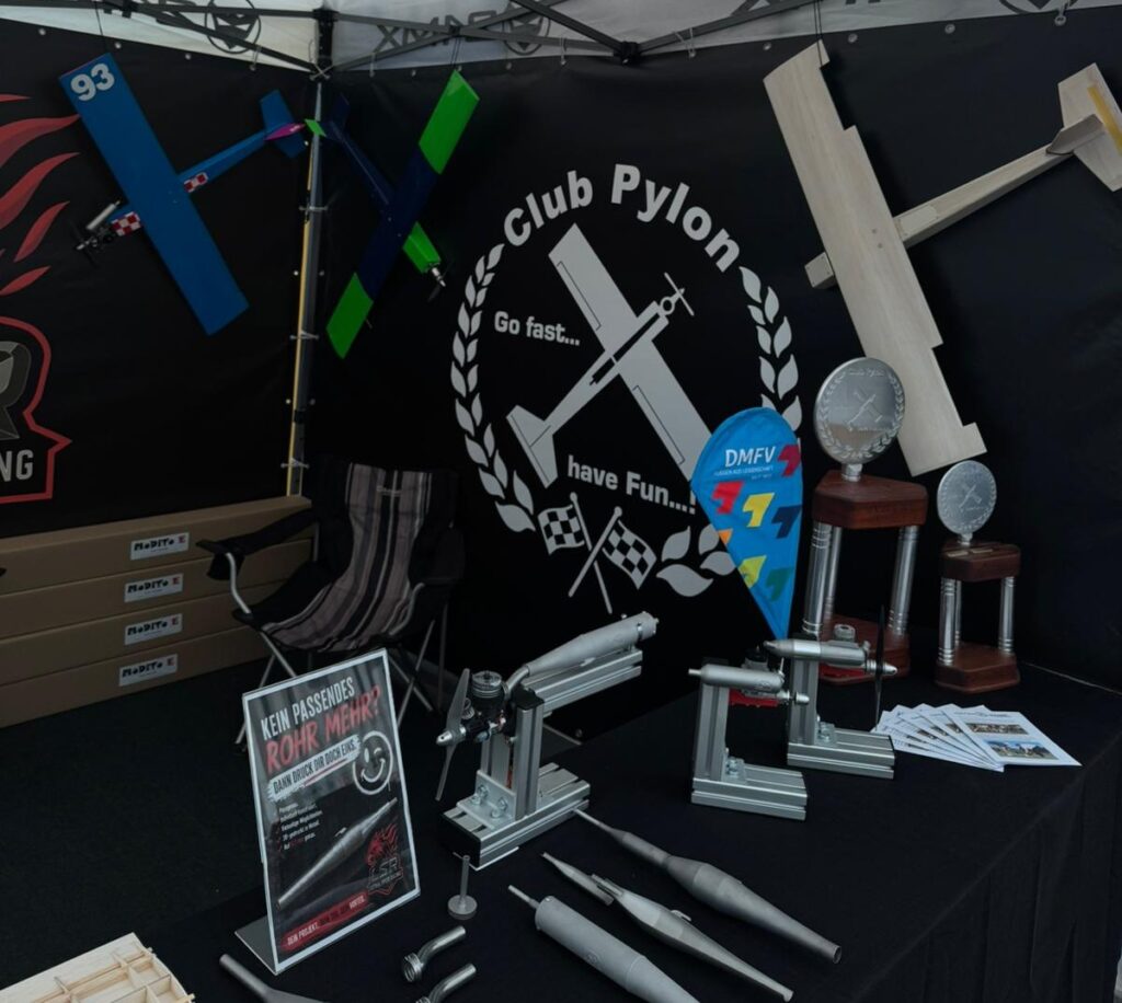 Club Pylon Prowing Stand